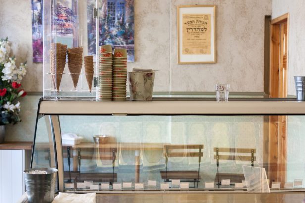 פנים חנות הגלידה מוסלין ירושלים